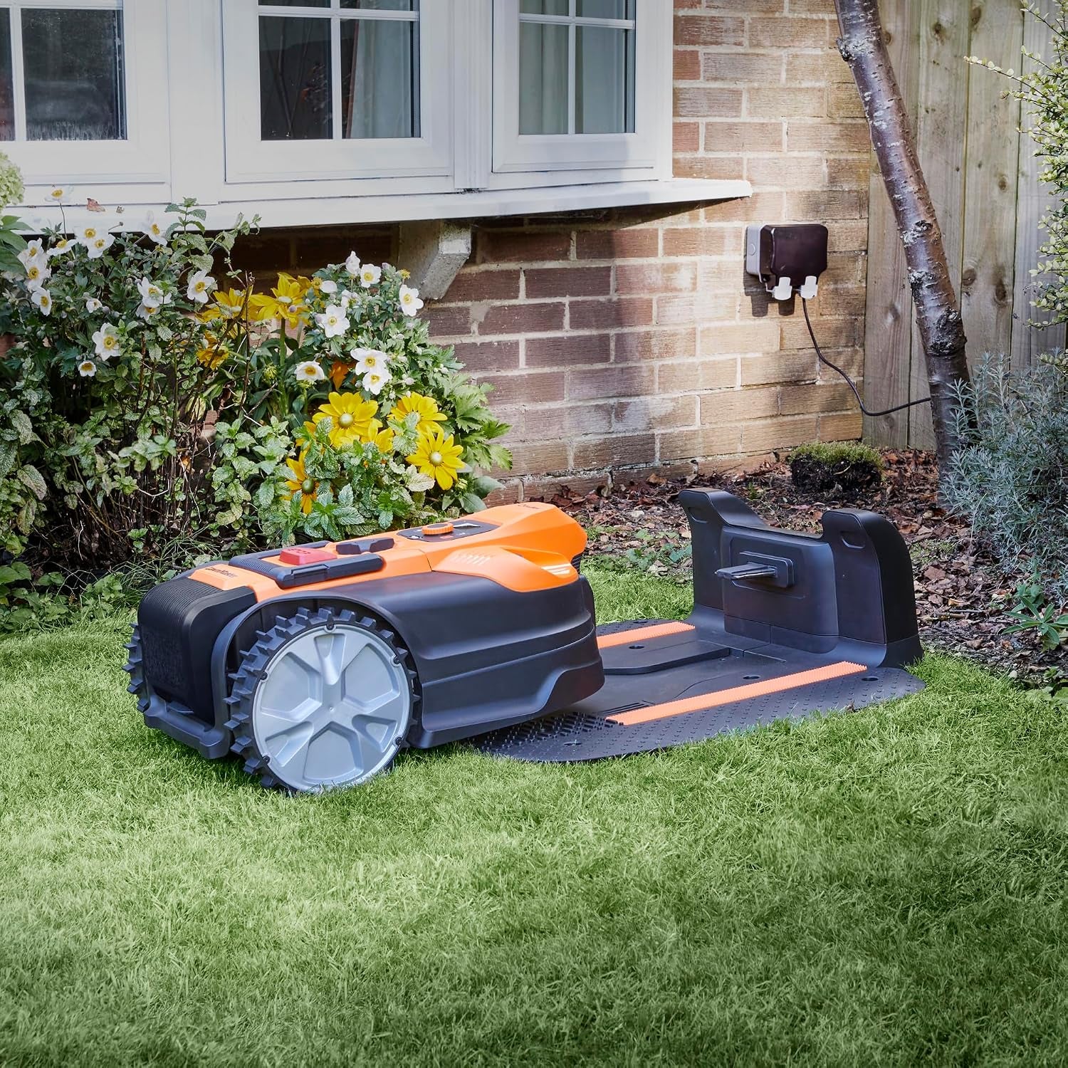 Ocumow 18 Vision Robot Lawnmower & Charging Station, 800M2