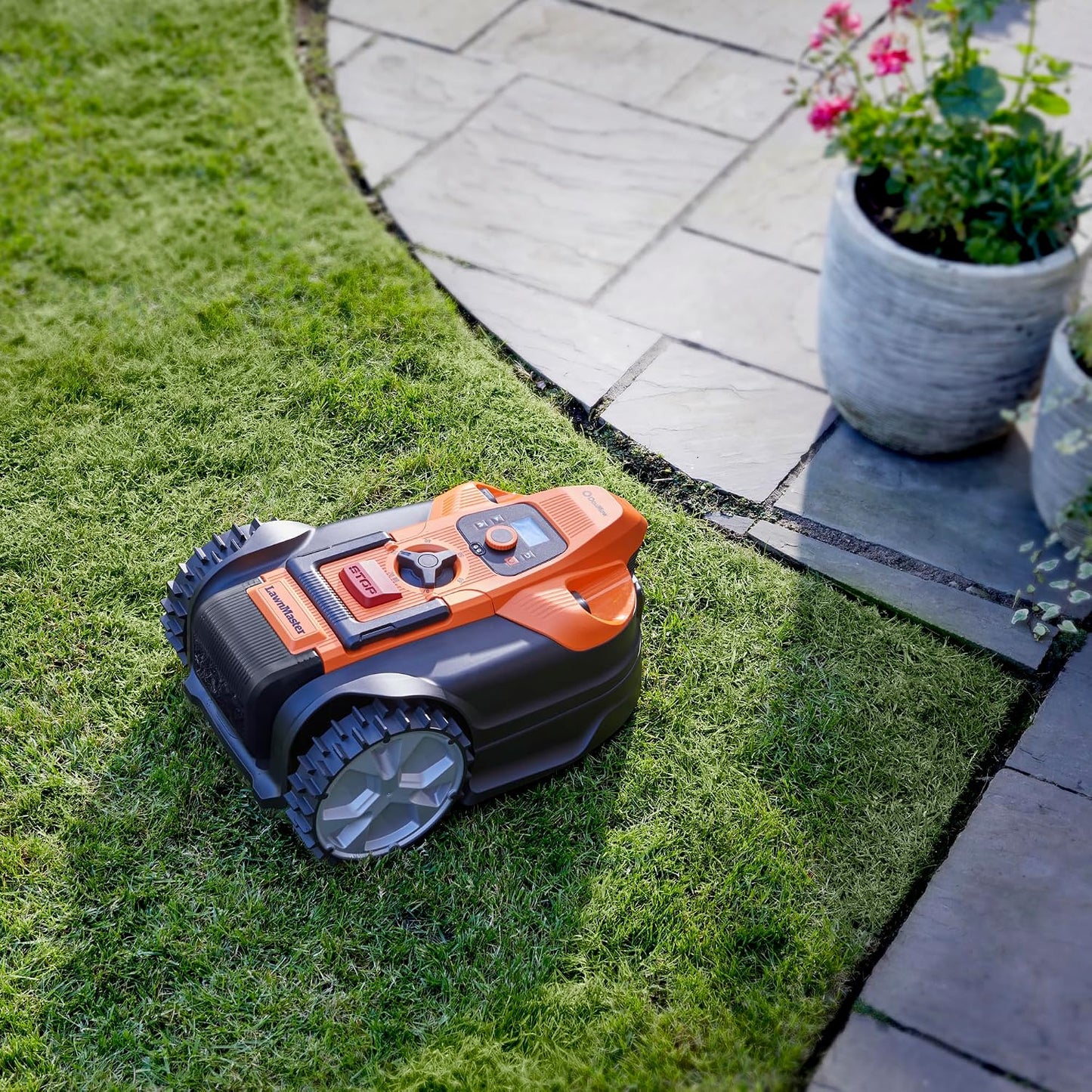 Ocumow 18 Vision Robot Lawnmower & Charging Station, 800M2