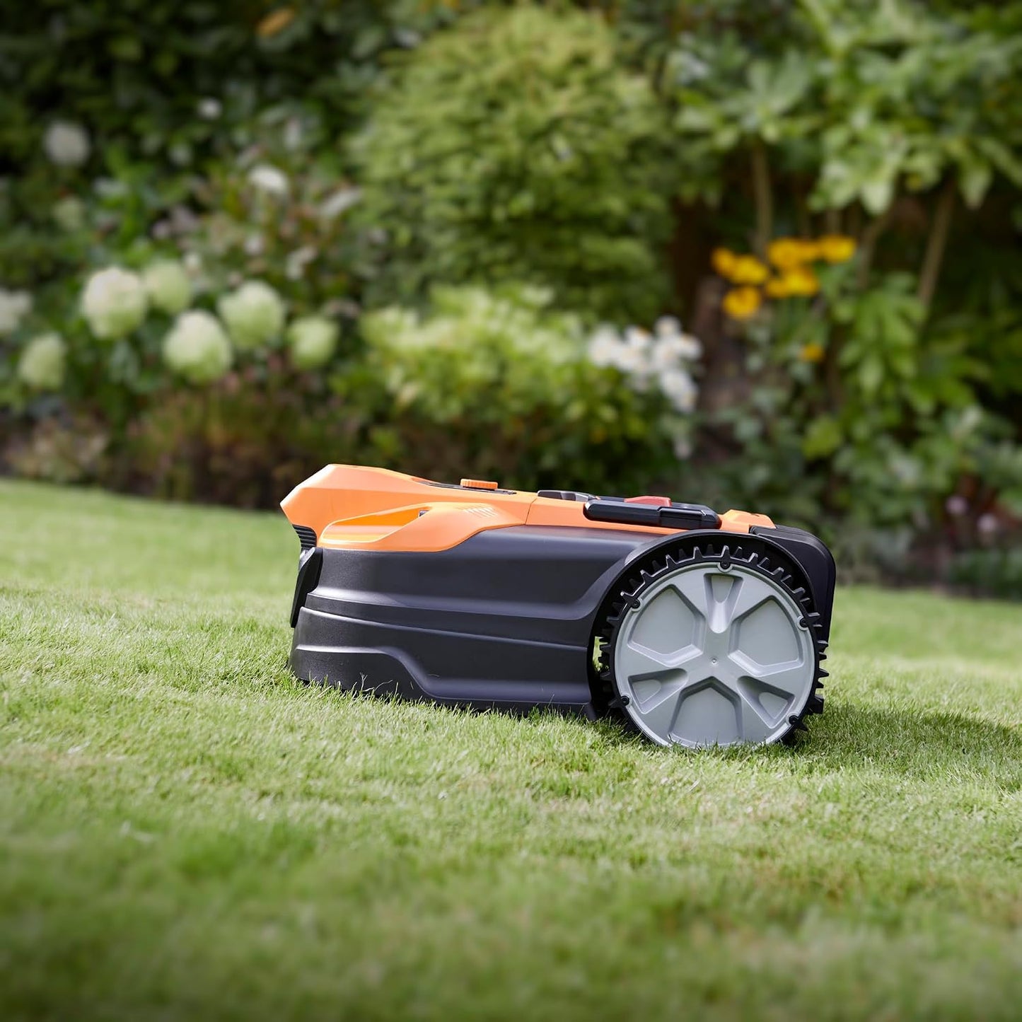 Ocumow 18 Vision Robot Lawnmower & Charging Station, 800M2